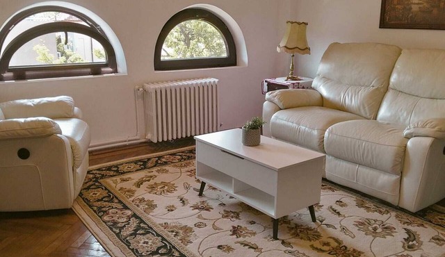 3BR apartment, AC, private living room, quiet, centre in București