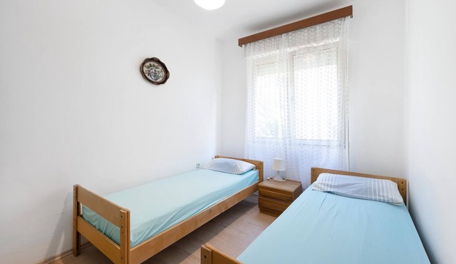 4 bedroom amazing apartment in Pirovac