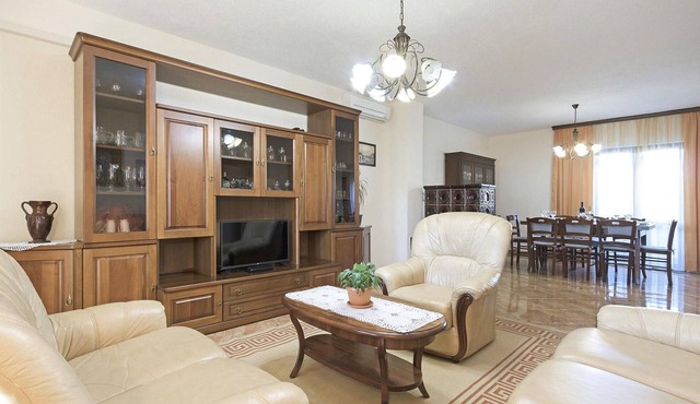 4 bedroom cozy apartment in Pula