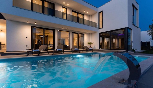 4 bedroom gorgeous home in Tar-Vabriga