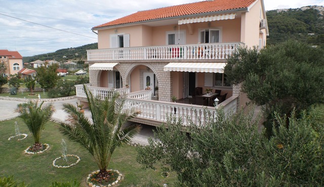 4* Luxury apartment Villa Ivo - 4 WLAN & air conditioning, 2 x double room + 2 x bathroom + whz