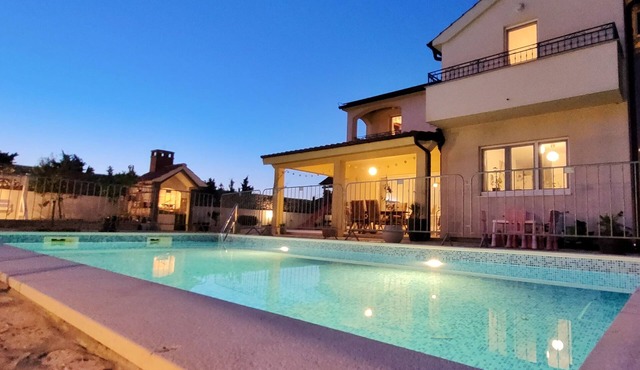 4-sterne-plus Familien-villa mit Beheiztem Pool