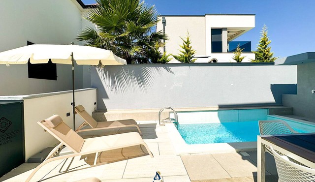 6-BR Villa with 2 Private Pools Near the Beach in Zaton