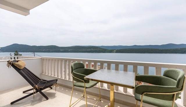 6 Double Room Apartment with Sea View in Neum