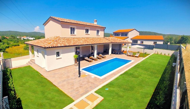 A picturesque holiday home, located in a quiet part of the Rovinj municipality in Rovinjsko Selo