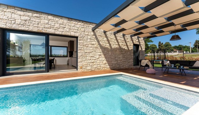 Absolute dream villa with pool, sauna, jacuzzi, 6 bikes, table tennis, outdoor kitchen, barbecue fireplace in Višnjan