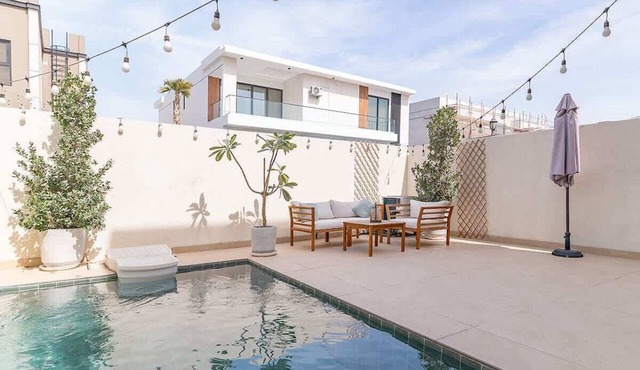 Al Furjan Villa WPrivate Pool & Gym Near Marina in Dubai