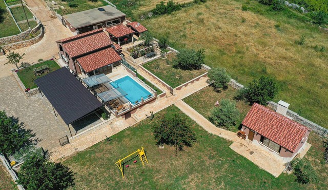 Amazing home in Divojevici with private swimming pool, can be inside or outside in Divojevici
