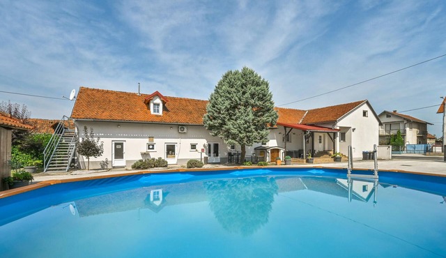 Amazing home in Majerje with sauna in Majerje