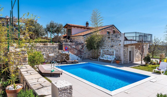 Amazing home in Razanac
