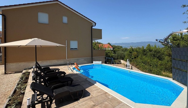 Amazing home in Risika