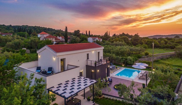 Amazing home in Zdrelac