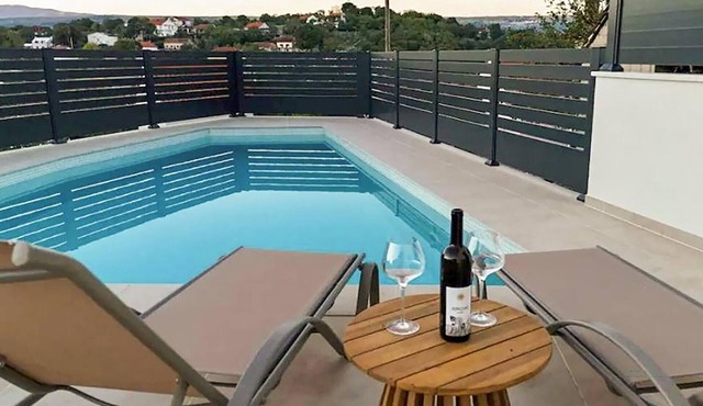 Amazing home in Zmijavci