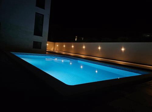 Apartmanska vila sa bazenom Klarika in Vantačići