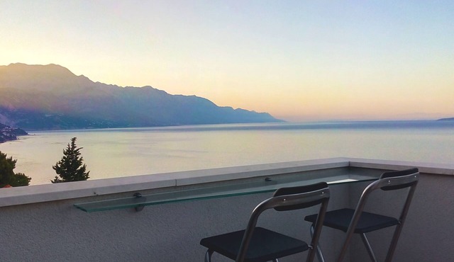 Apartment Botta top two floors with pool in Marušići