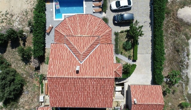 Apartment Marica - Spacious accommodation for 8 people with pool in Polaca