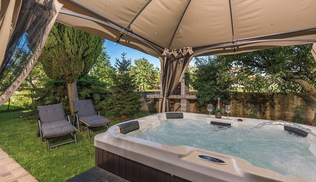 Apartment Maruzini with Whirlpool in Kanfanar