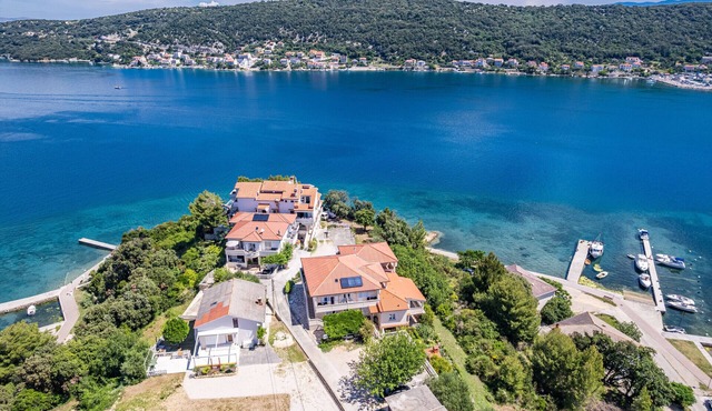 Apartment Nikolina 4 with Sea View in Supetarska Draga