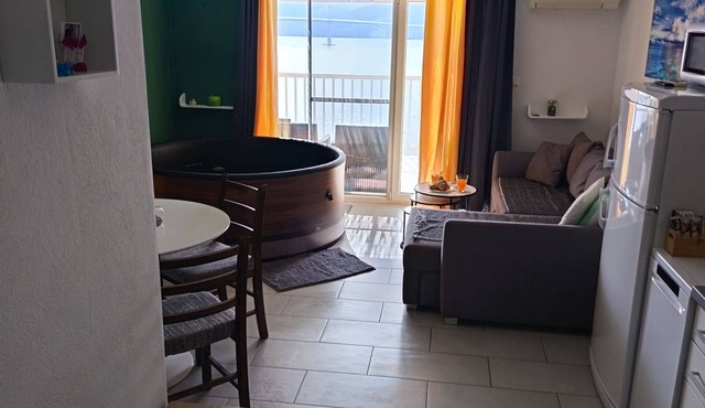 Apartment Sutalo with Hot Tub