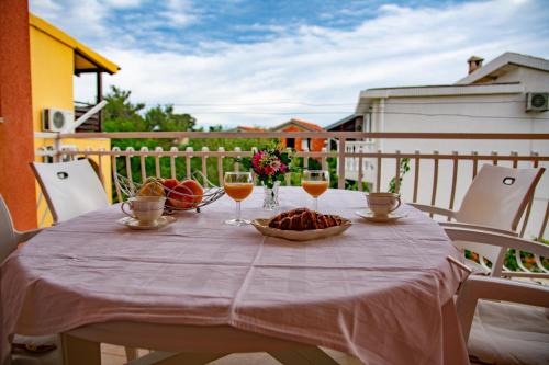 APARTMENT TONY - 2bdr Beachfront in Jadrija