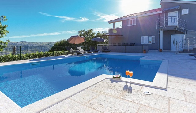 Apartment Villa IN - Four-Bedroom Apartment with Private Pool