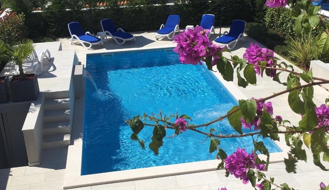 Apartment with heated pool, Villa Regina