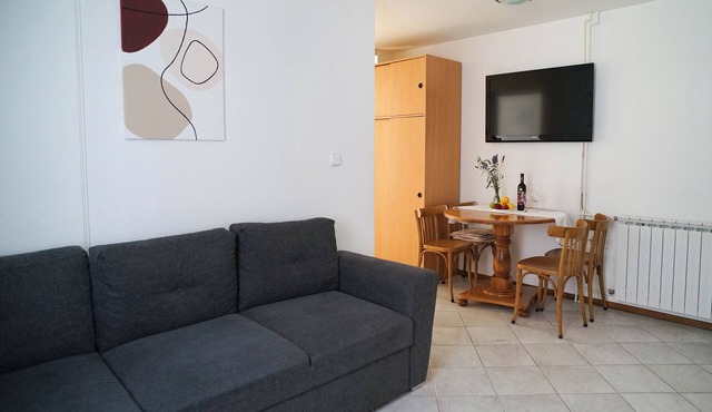 Apartments and Rooms Degra