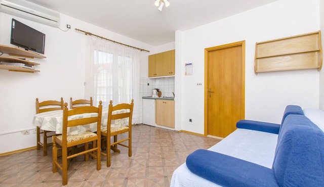 Apartments and Rooms Iva (47621-A11) - Trogir