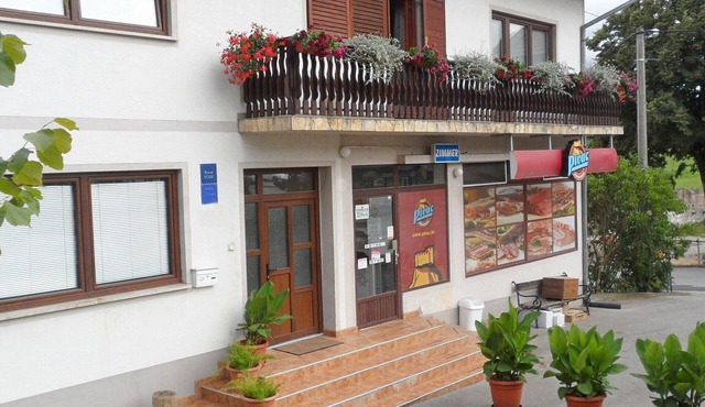Apartments and rooms Nevenka, (15197), Rakovica, hr
