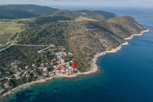 Apartments by the sea Milna, Vis - 8946 in Rukavac