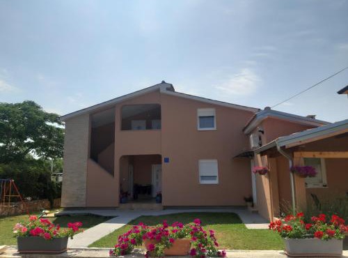 Apartments Dora