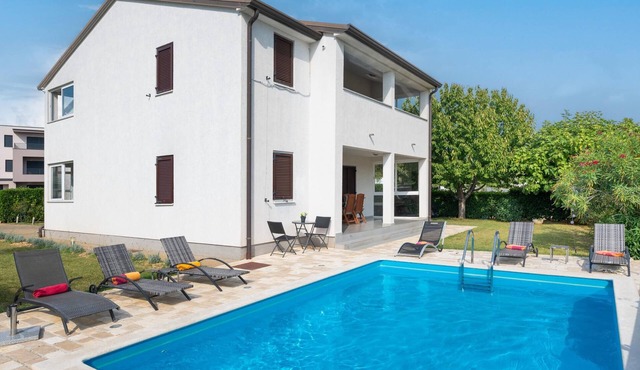 Apartments Heidi with shared Pool (Ap 1)