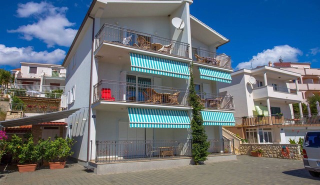 Apartments Jure (30861-A6) - Okrug Gornji (Ciovo)
