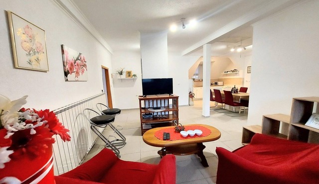 Apartments Jezerane - Four Bedroom Apartment with Balcony