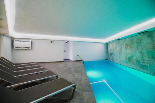 Apartments Maleric with Indoor Pool and Wellness in Dragatus