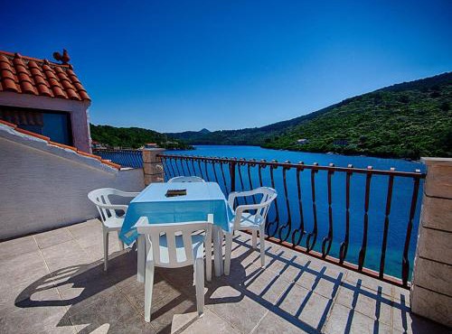 Apartments Malo Lago - One-Bedroom Apartment with Two Balconies and Sea View - Attic Apartment 2 in Lastovo