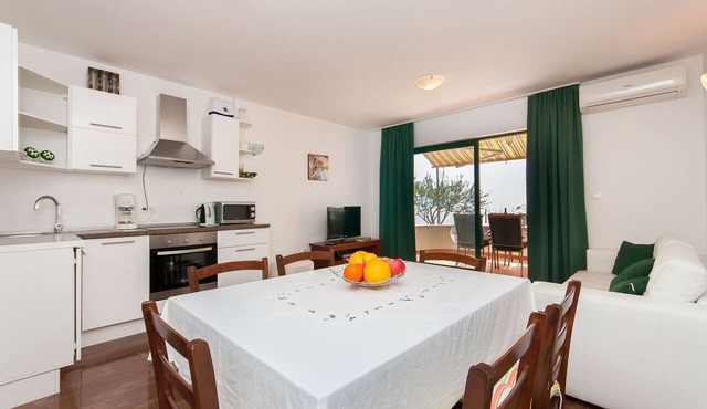 Apartments Sanja (13411-A1) - Okrug Gornji (Ciovo)