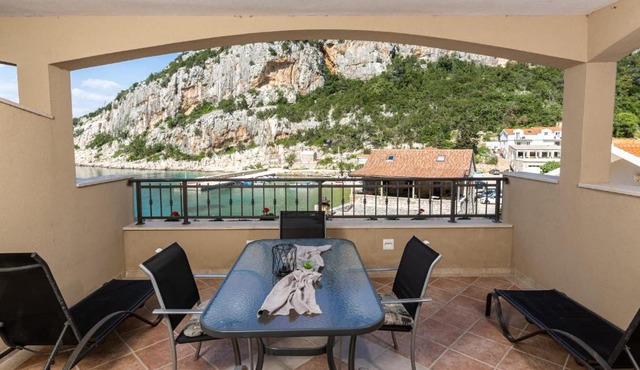 Apartments Serzane in Zastražišće