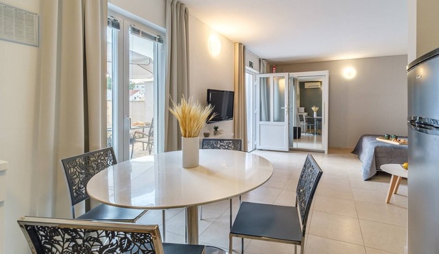 Apartments Tomy - Studio Apartment with terrace in Sutivan