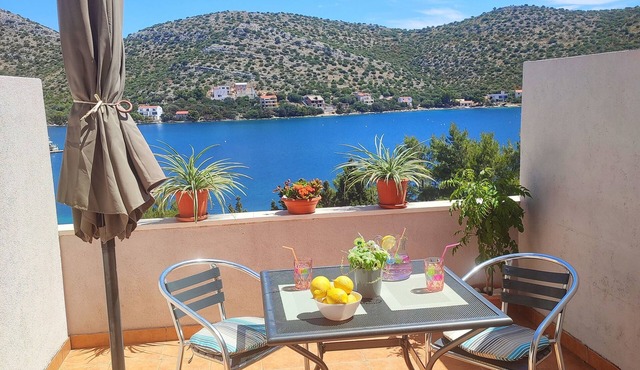 Apartments Vesna in Skrivena Luka