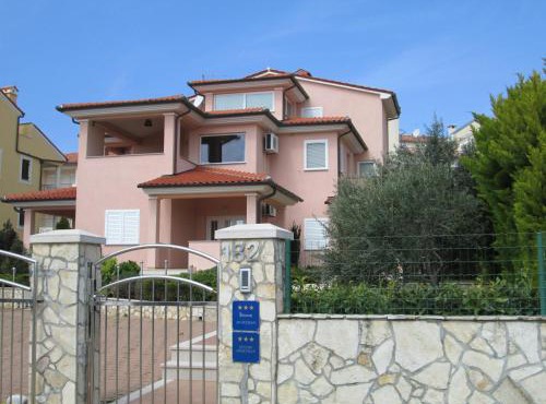Apartments Villa Fernetich in Premantura