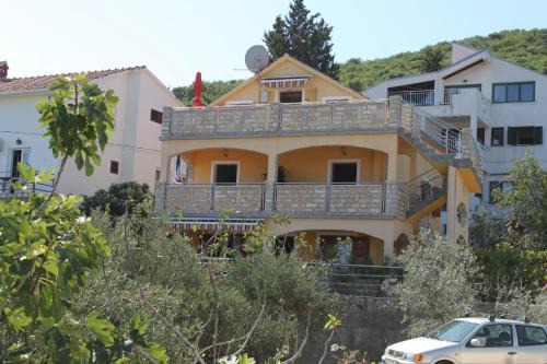 Apartments with a parking space Preko, Ugljan - 8428 in Preko