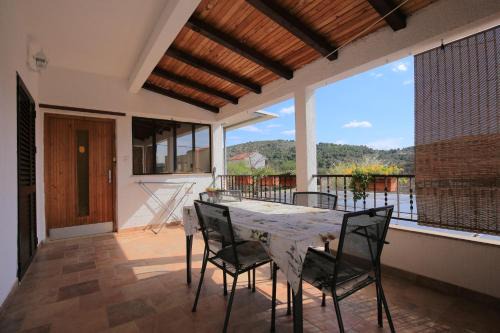 Apartments with parking space Vrsine, Trogir - 25327 in Marina