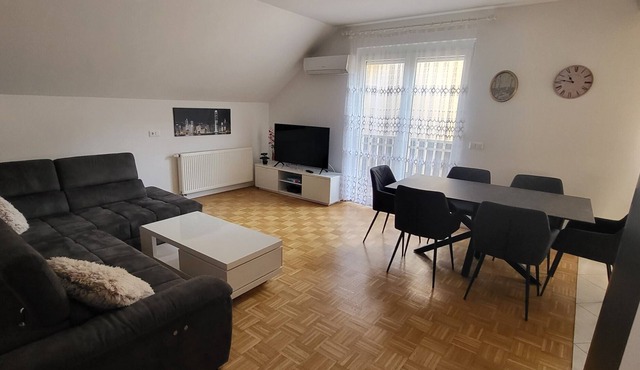 Apartments Želimlje - Three Bedroom Apartment 3 (zgoraj) in Skofljica