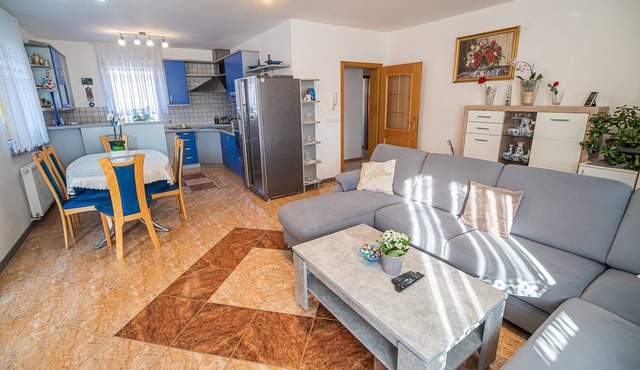 Apartments Želimlje - Three Bedroom Apartment 2 (spodaj) in Skofljica