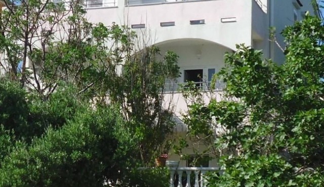 Appartement "Tomi" mit Blick auf das Wasser by Interhome in Pag/Zubovići