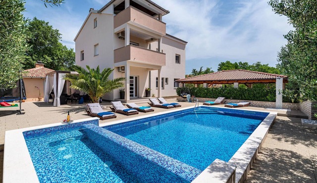 Awesome apartment in Radasinovci in Radasinovci