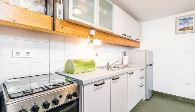 Awesome apartment in Lovran with WiFi in Lovran