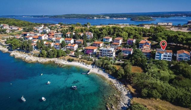 Awesome apartment in Pula with house sea view in Pula