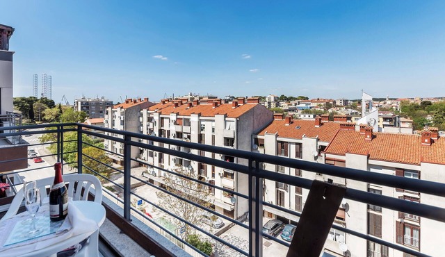 Awesome apartment in Pula with WiFi